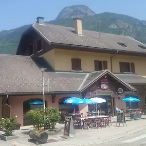 https://hotel-le-grand-chatelard-restaurant.hotels-rhonealpes.com